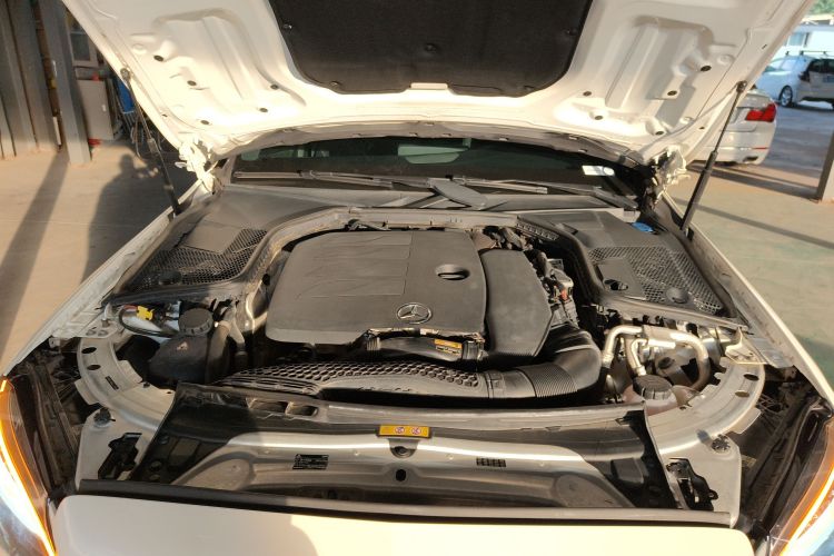 奔驰C级 2020款 C 260 运动版机舱底盘24