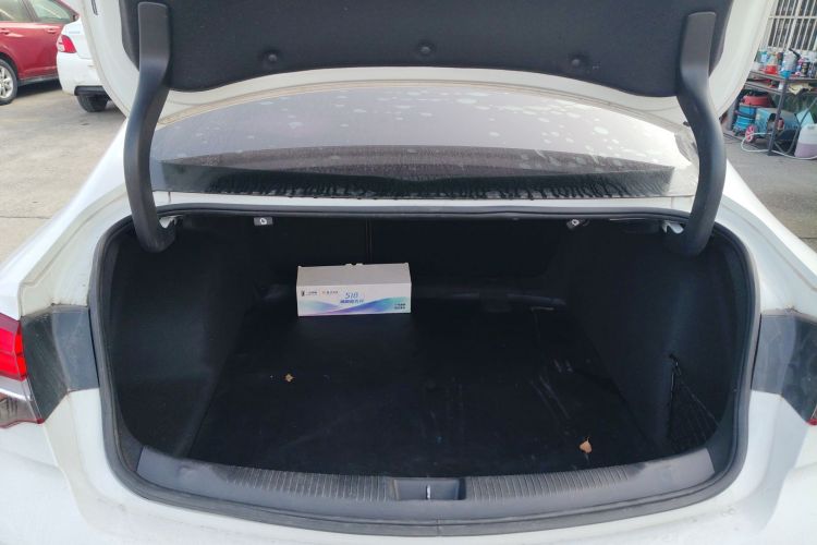 别克 君威 2017款 20T 精英型机舱底盘23