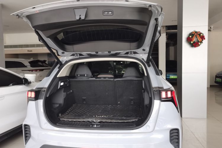 领克06 EM-P 2022款 PHEV 84KM续航版 Pro机舱底盘23