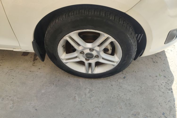 福特 嘉年华 2013款 两厢 1.5L 手动风尚型车身外观10