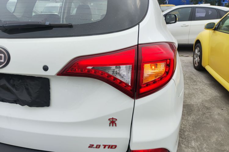 比亚迪 宋 2016款 2.0TID 自动豪华型车身外观9