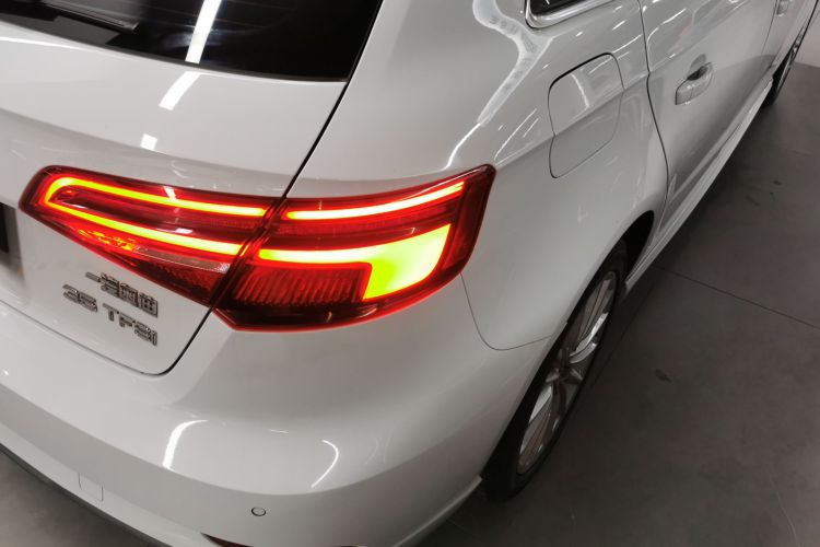 奥迪A3 2018款 30周年年型 Sportback 35 TFSI 时尚型车身外观9