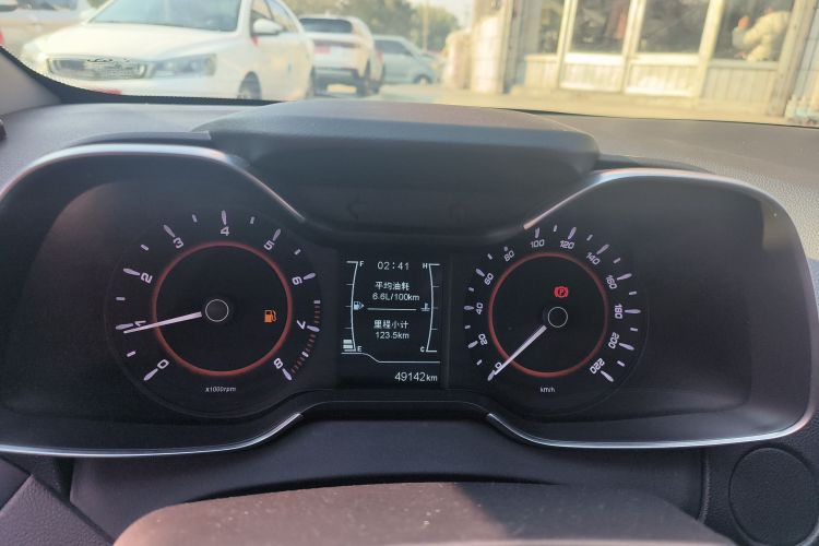 奇瑞 艾瑞泽5 2017款 1.5L 手动领潮版中控内饰14