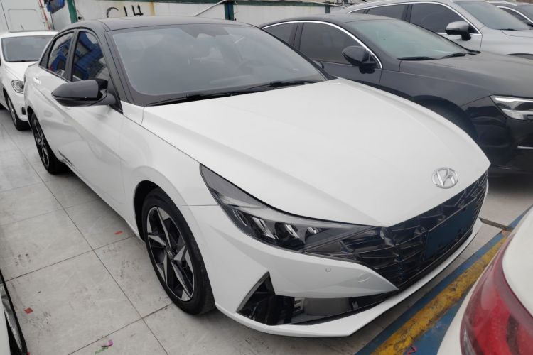 现代 伊兰特 2022款 240TGDi DCT LUX尊贵版车身外观3