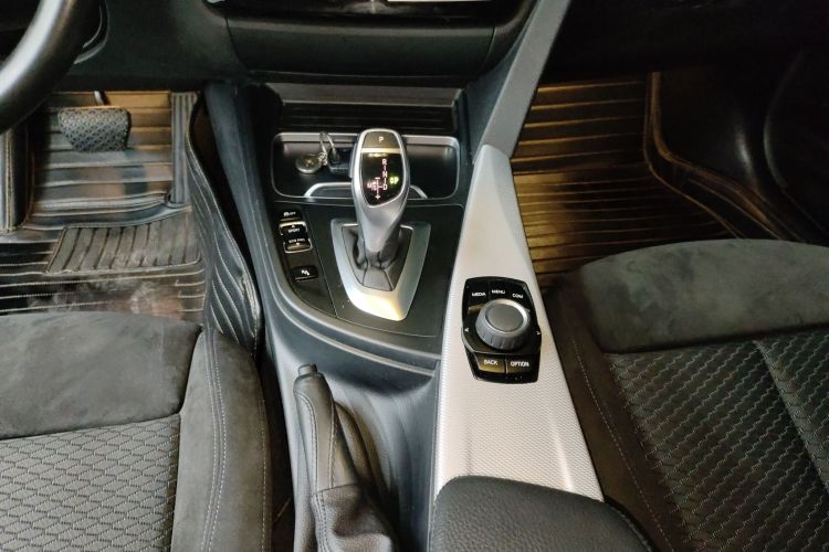 宝马3系 2018款 320i M运动套装中控内饰18