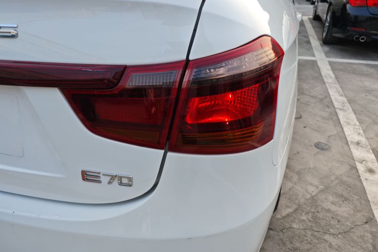 东风风神E70 2021款 500 超享版车身外观9