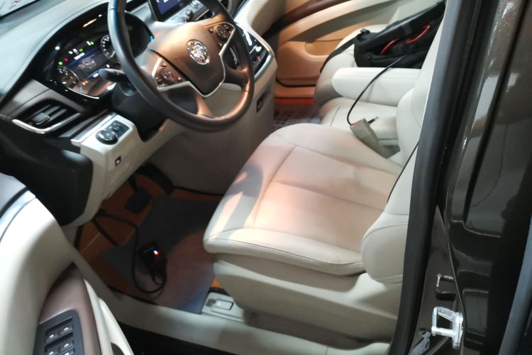 别克GL8 2021款 陆上公务舱 652T 豪华型中控内饰19