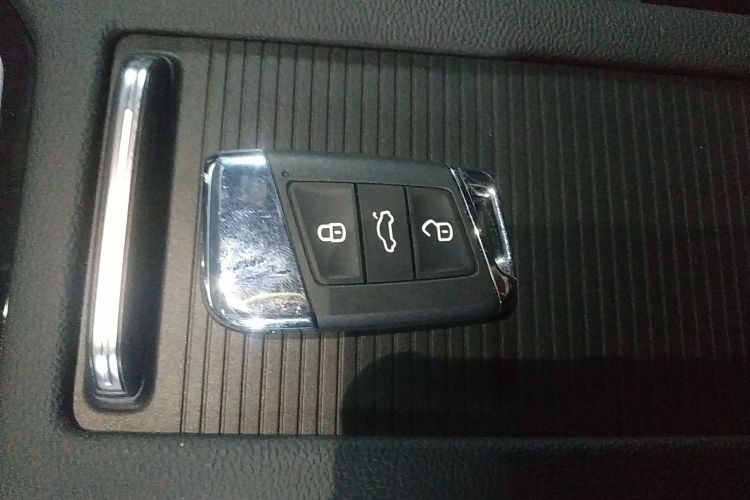 一汽-大众CC 2023款 380TSI 夺目版中控内饰7001