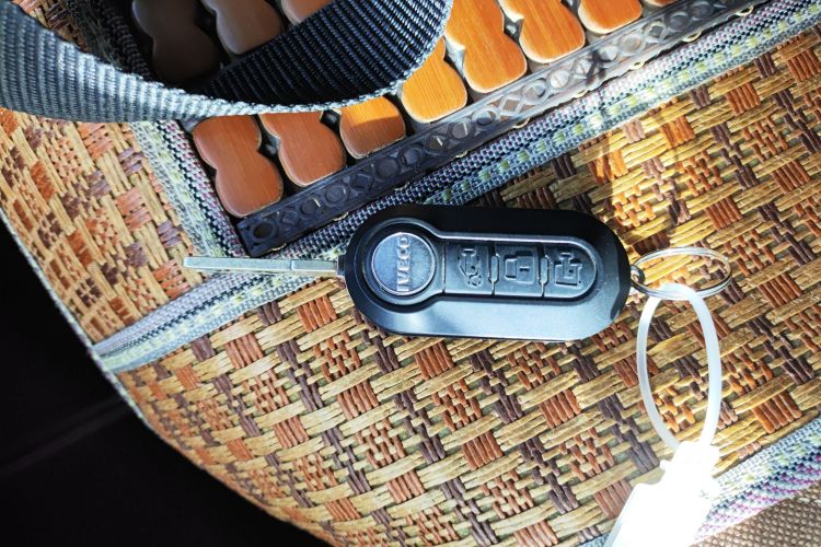 依维柯欧胜 2021款 2.0T 手动超瑞短轴高顶侧拉门F1A中控内饰11