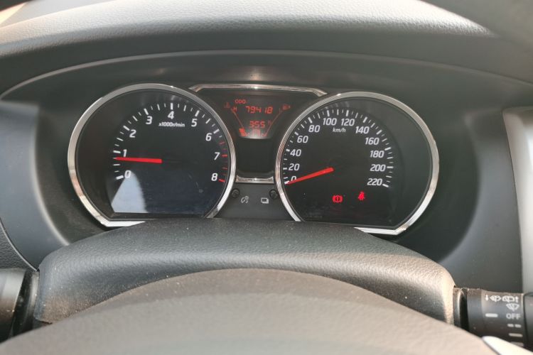 日产 骊威 2013款 劲锐 1.6XV 手动豪华版中控内饰14