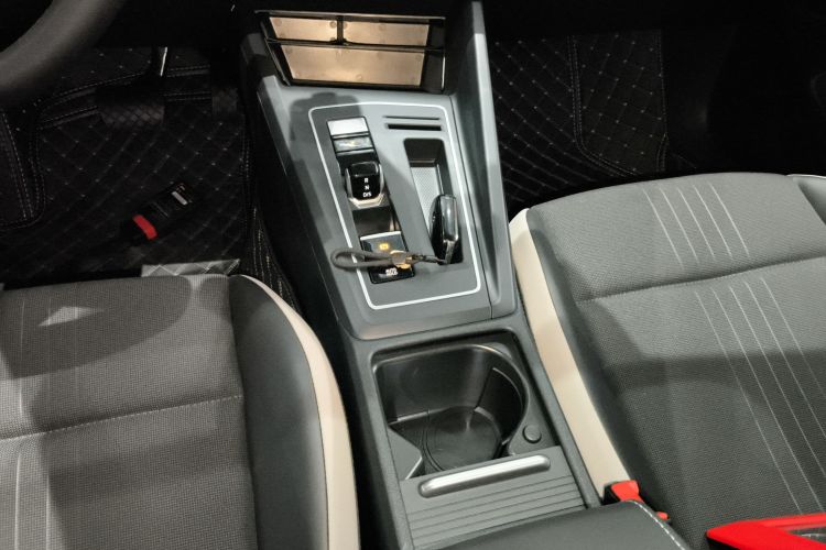 大众 高尔夫 2023款 280TSI DSG Pro 20周年纪念版局部细节18