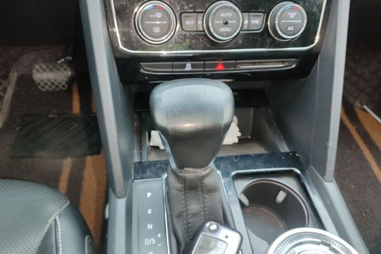 大众 途昂 2019款 330TSI 两驱豪华版 国VI中控内饰18