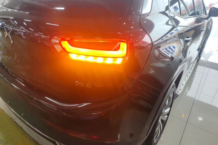 DS 6 2016款 1.6T 豪华版THP160车身外观9