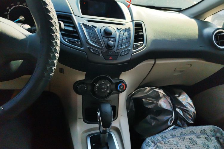 福特 嘉年华 2013款 三厢 1.5L 自动时尚型中控内饰16