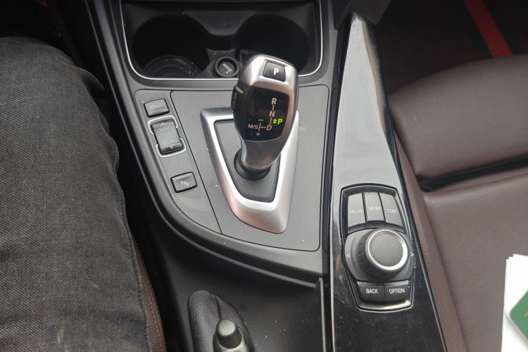 宝马3系 2018款 320Li 时尚型中控内饰18