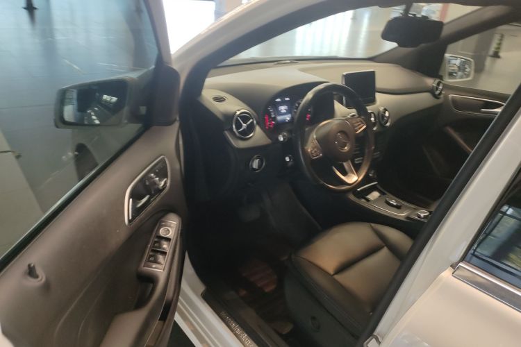 奔驰B级 2015款 B 200 时尚型中控内饰7003