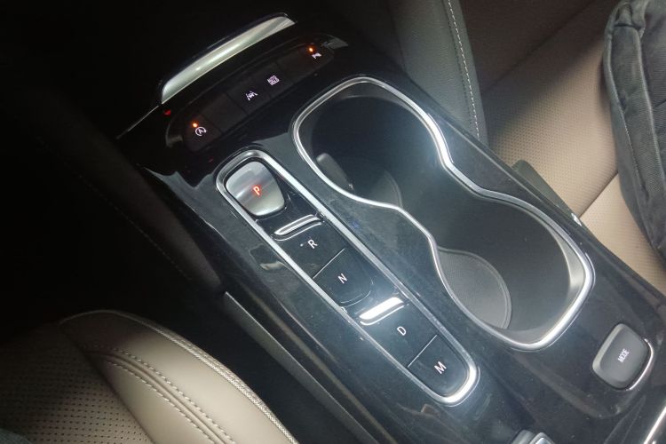 别克 2022款 昂科威Plus 652T 五座豪华型中控内饰18