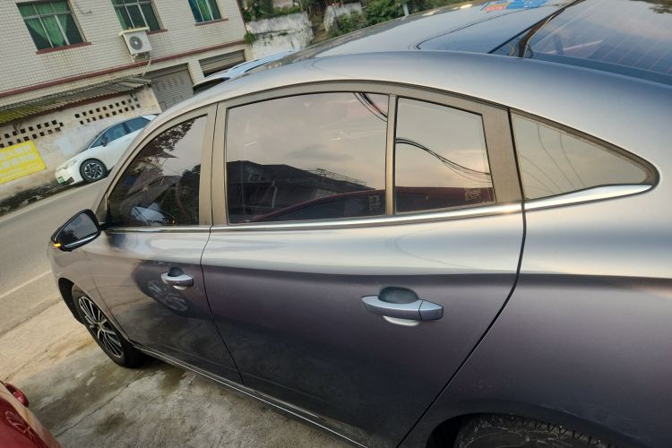 荣威i5 2021款 1.5L CVT钻石版车身外观4