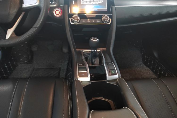 本田 思域 2016款 220TURBO 手动豪华版中控内饰18