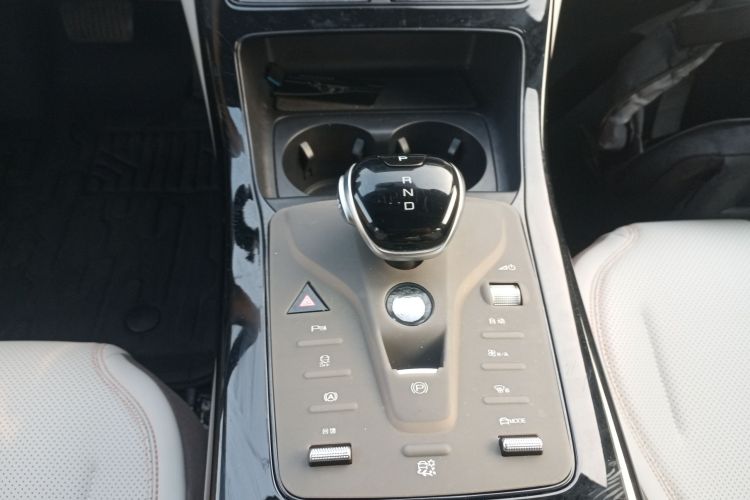 比亚迪 秦PLUS 2024款 荣耀版 DM-i 55KM领先型中控内饰18