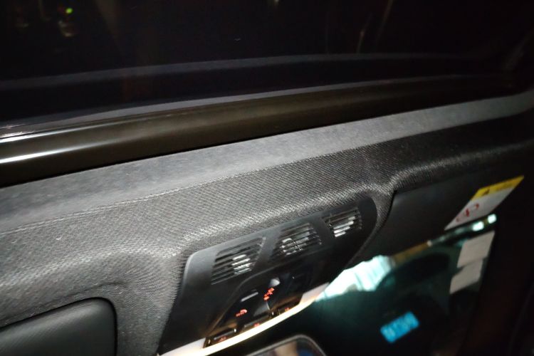 宝马3系 2019款 320i M运动曜夜版局部细节22