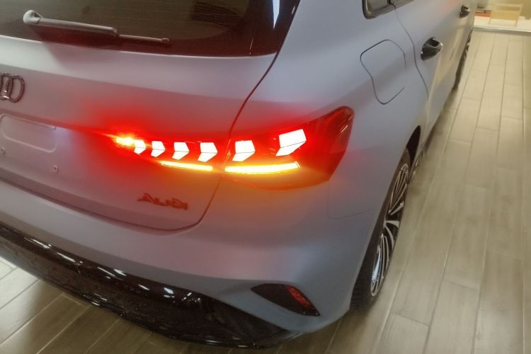 奥迪A3 2025款 Sportback 35TFSI 飞驰尊享型车身外观9