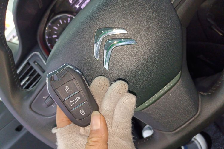 雪铁龙C3-XR 2015款 1.6THP 自动旗舰型中控内饰11