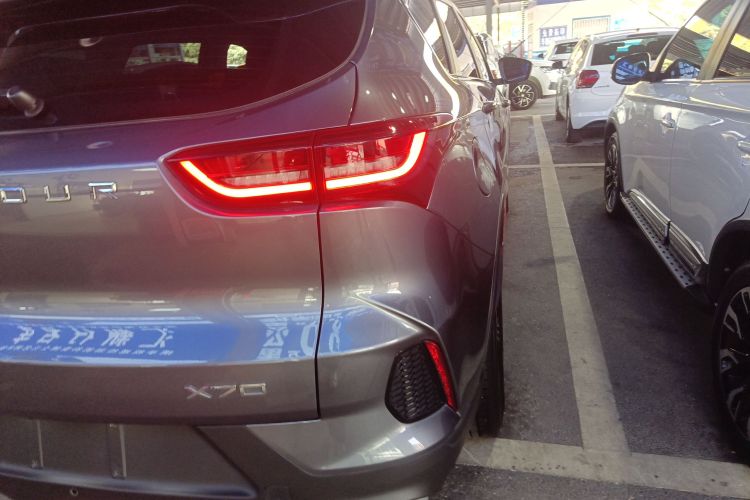 捷途X70 2023款 1.5T DCT梦想版 5座车身外观9