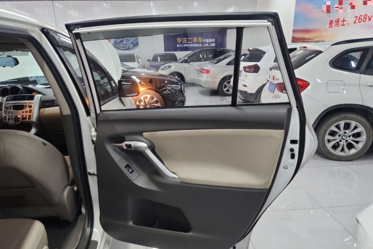 丰田 逸致 2014款 星耀 180G CVT舒适版中控内饰7006