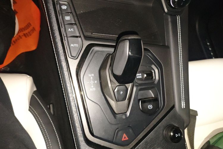 领克01 2023款 1.5TD EM-F 晨曦中控内饰18