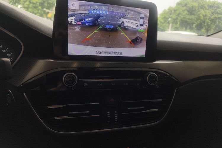 福特 福克斯 2020款 三厢 EcoBoost 180 自动锋潮型中控内饰16