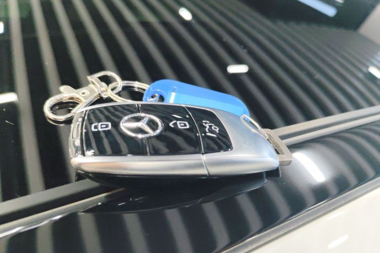 奔驰E级 2023款 E 300 L 运动豪华型中控内饰11