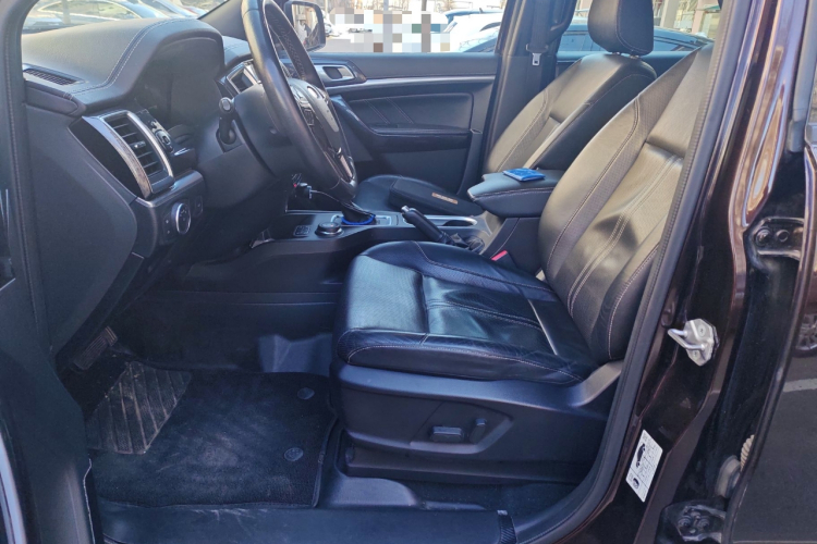 福特 撼路者 2020款 2.3T 汽油自动四驱旗舰版 7座中控内饰19