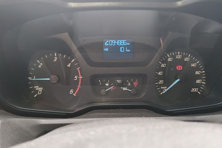 福特 全顺 2017款 2.0T柴油多功能商用车短轴中顶国V局部细节14