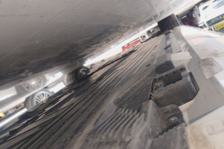 奔驰C级 2023款 改款 C 260 L 皓夜运动版局部细节9002