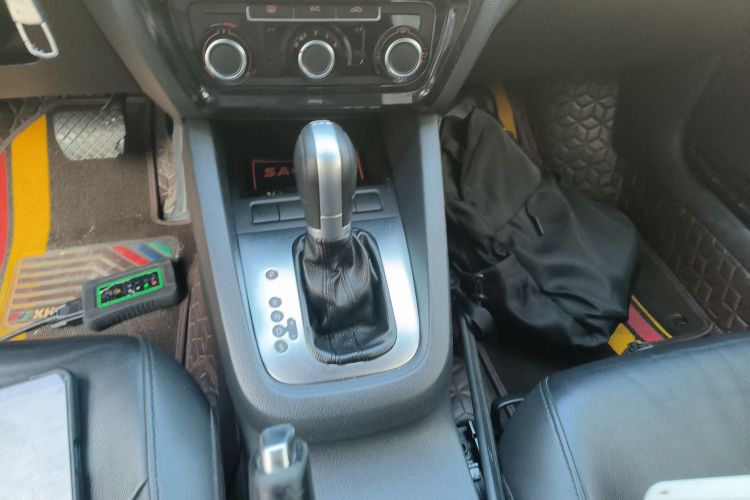 大众 速腾 2014款 1.6L 自动舒适型中控内饰18