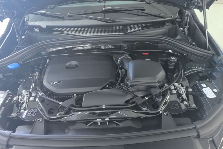 宝马X1 2024款 sDrive25Li X设计套装机舱底盘24