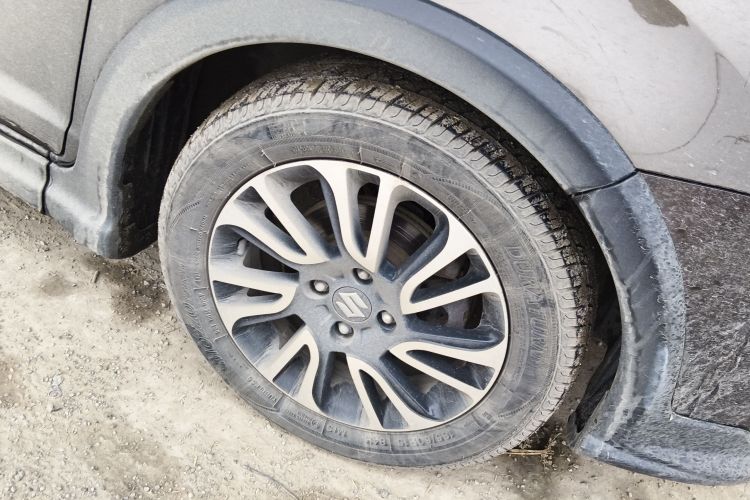 铃木 雨燕 2015款 1.5L 手动限定版车身外观10