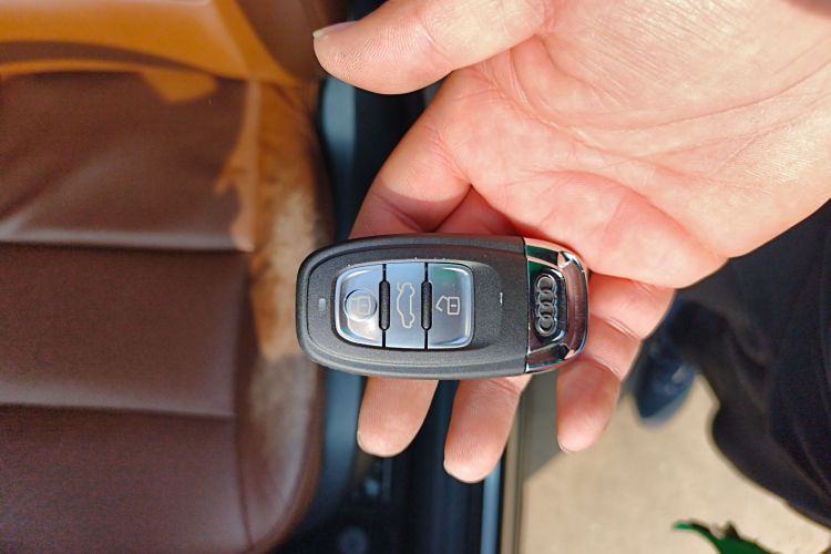 奥迪Q5 2015款 40 TFSI 进取型中控内饰11