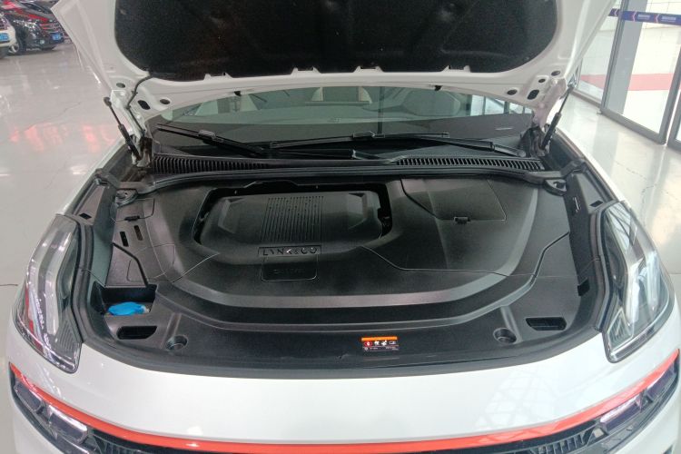 领克06 2020款 1.5T 耀Halo机舱底盘24