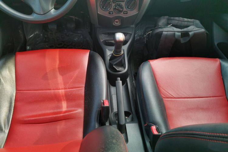 日产 骊威 2013款 劲锐 1.6XV 手动豪华版中控内饰18