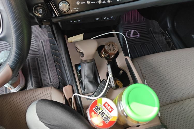 雷克萨斯ES 2024款 200 臻享版中控内饰18