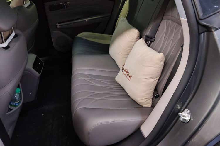 吉利银河 银河星耀8 2025款 130km EM-i 尊享版中控内饰21