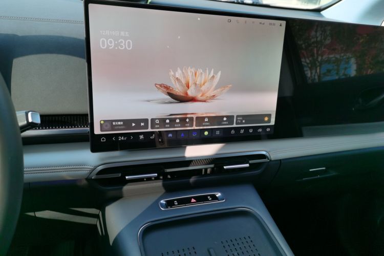 岚图汽车 岚图梦想家 2025款 PHEV 四驱旗舰鲲鹏版局部细节16