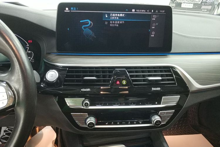 宝马5系新能源 2022款 改款 535Le 豪华套装中控内饰16