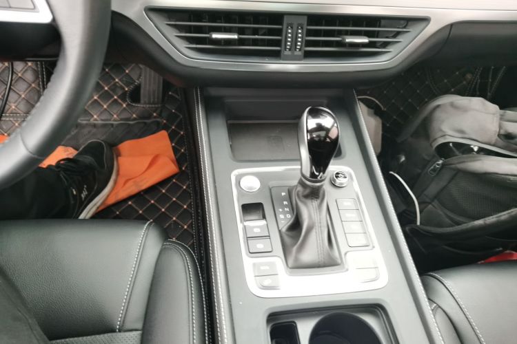 比亚迪 唐 2019款 2.0T 自动智联尊贵型 5座 国VI中控内饰18