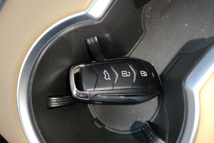 蓝电E5 PLUS 2026款 165km 长续航先享版Ultra 7座中控内饰7001