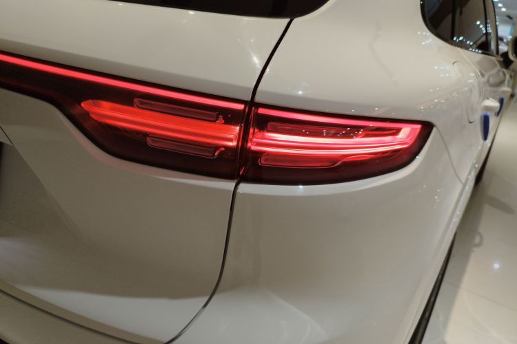 保时捷 Cayenne新能源 2023款 Cayenne E-Hybrid 2.0T 铂金版车身外观6006