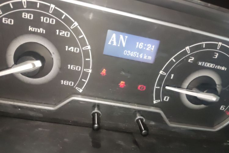 上汽大通MAXUS 新途V80 2023款 2.0T AMT经典傲运通短轴中顶5/6座中控内饰15