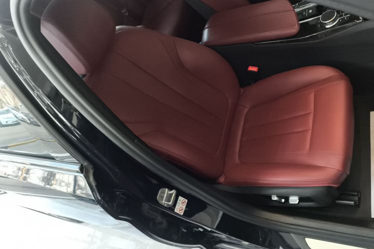 宝马5系 2019款 改款 530Li 领先型 M运动套装局部细节41